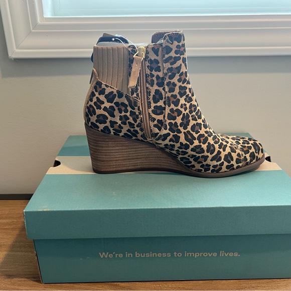 NWT TOMS Leopard Print Wedge Ankle Booties - Picture 3 of 11
